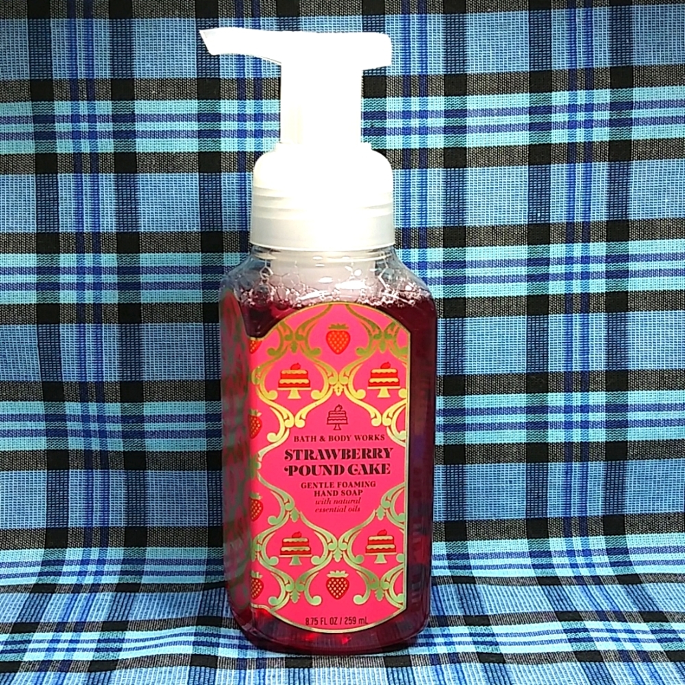 BATH & BODY WORKS GENTLE FOAMING HAND SOAP STRAWBERRY POUND CAKE 8.75 OZ NEW